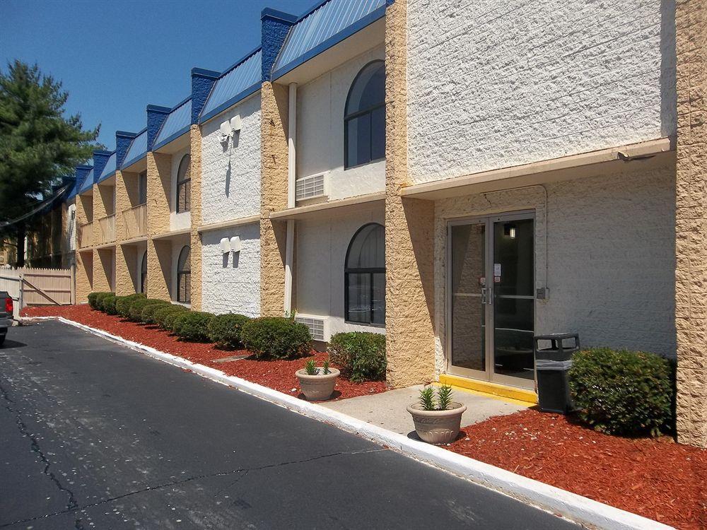 Baymont By Wyndham Northwood Motel Екстериор снимка