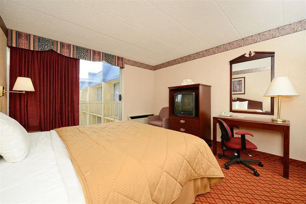 Baymont By Wyndham Northwood Motel Екстериор снимка