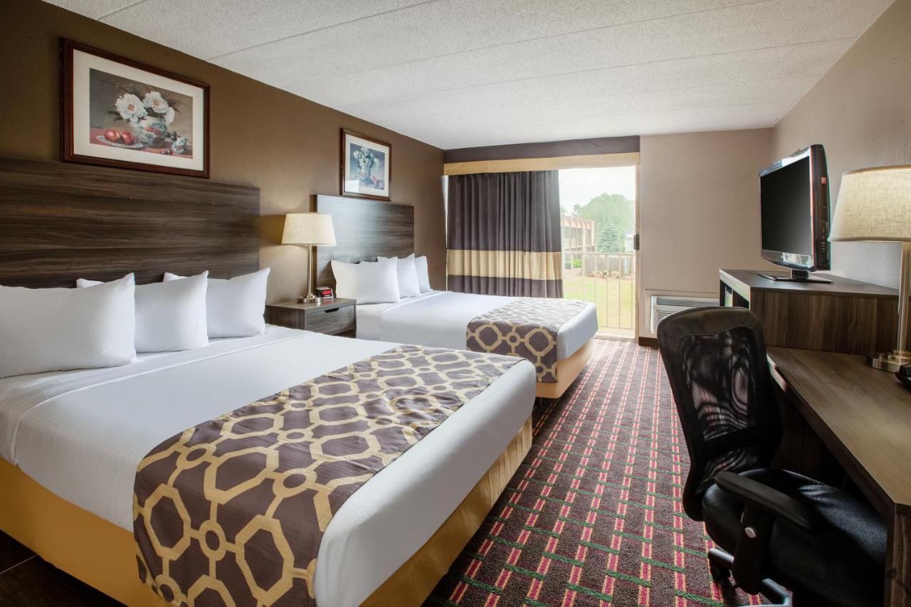 Baymont By Wyndham Northwood Motel Екстериор снимка