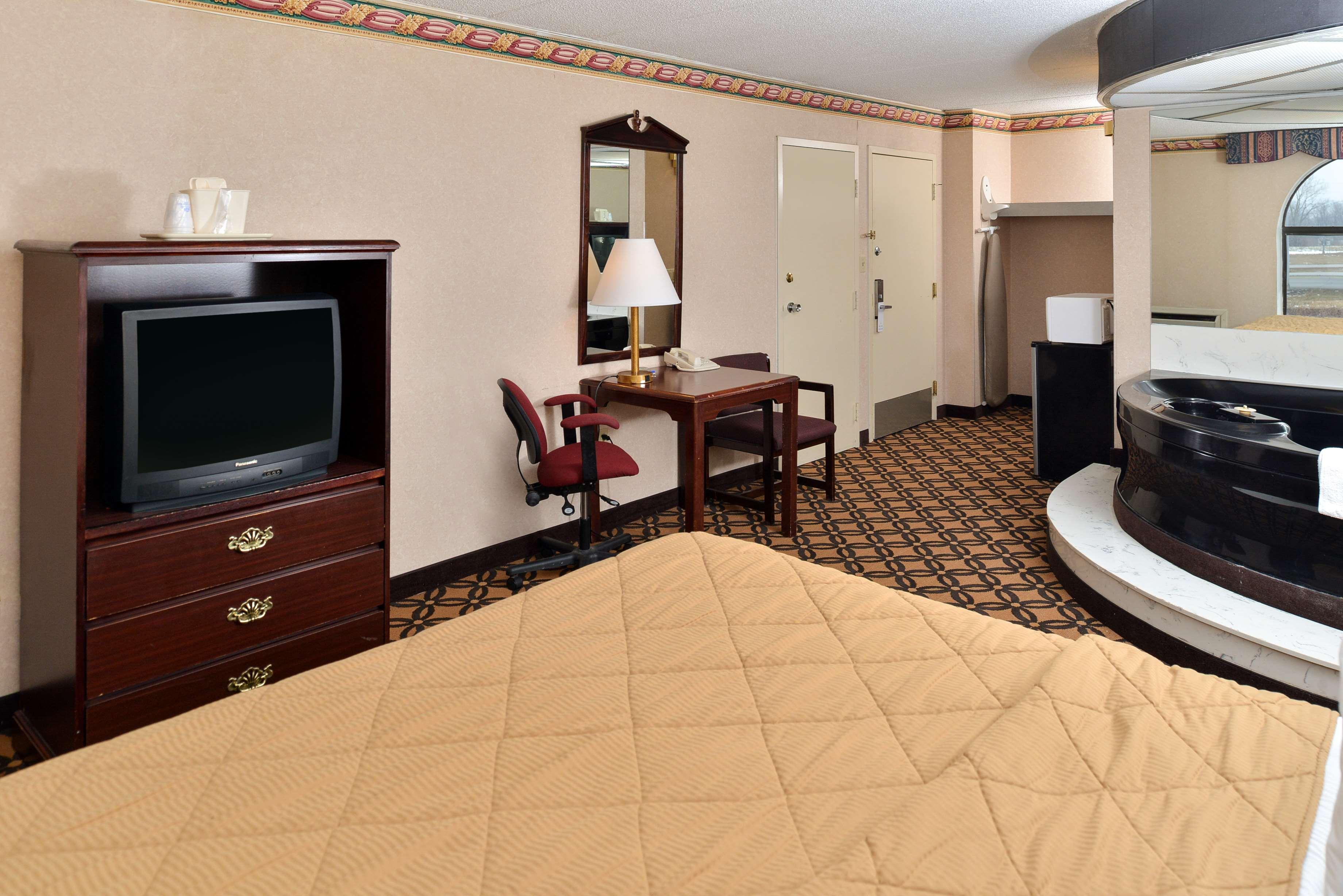 Baymont By Wyndham Northwood Motel Екстериор снимка