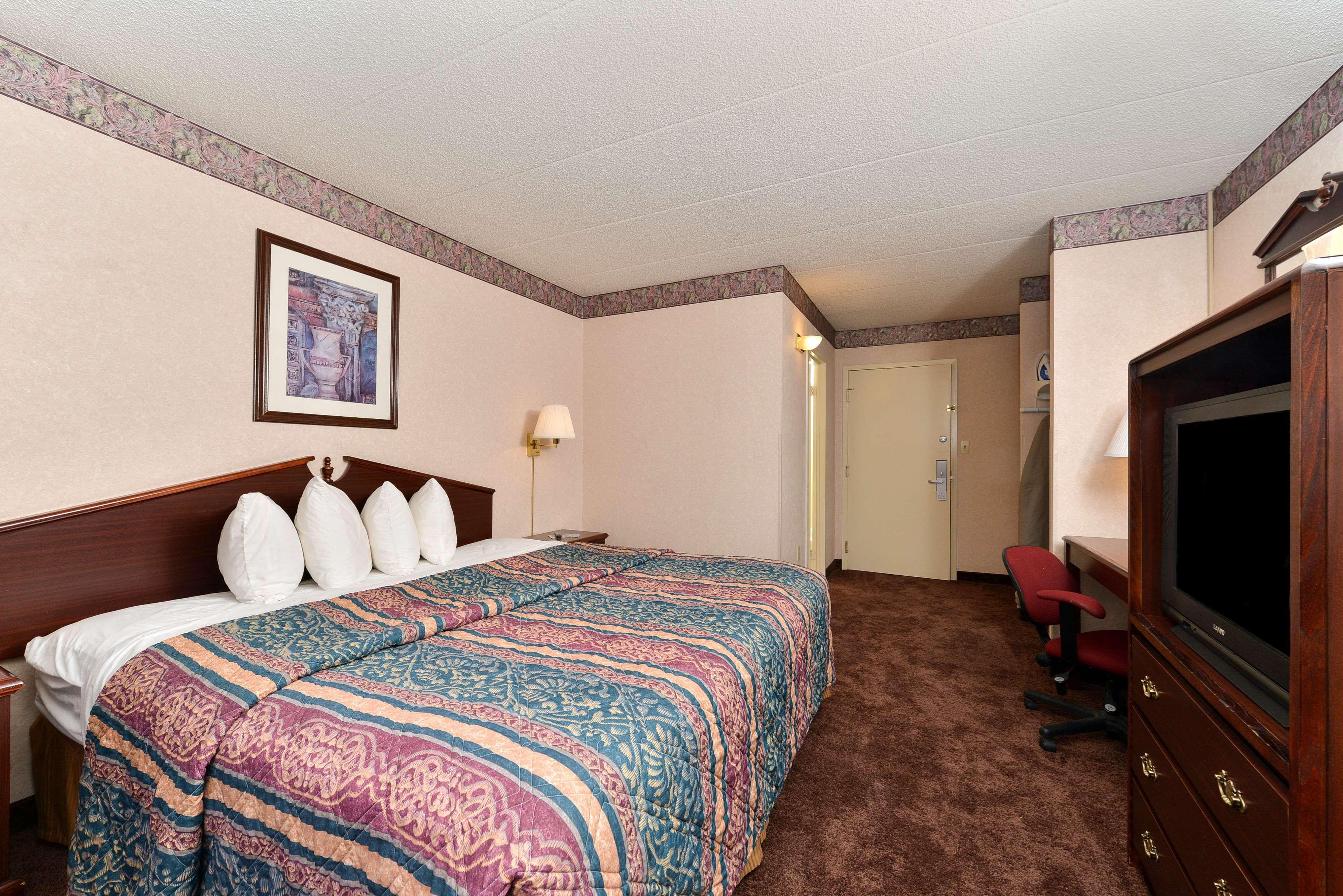 Baymont By Wyndham Northwood Motel Екстериор снимка