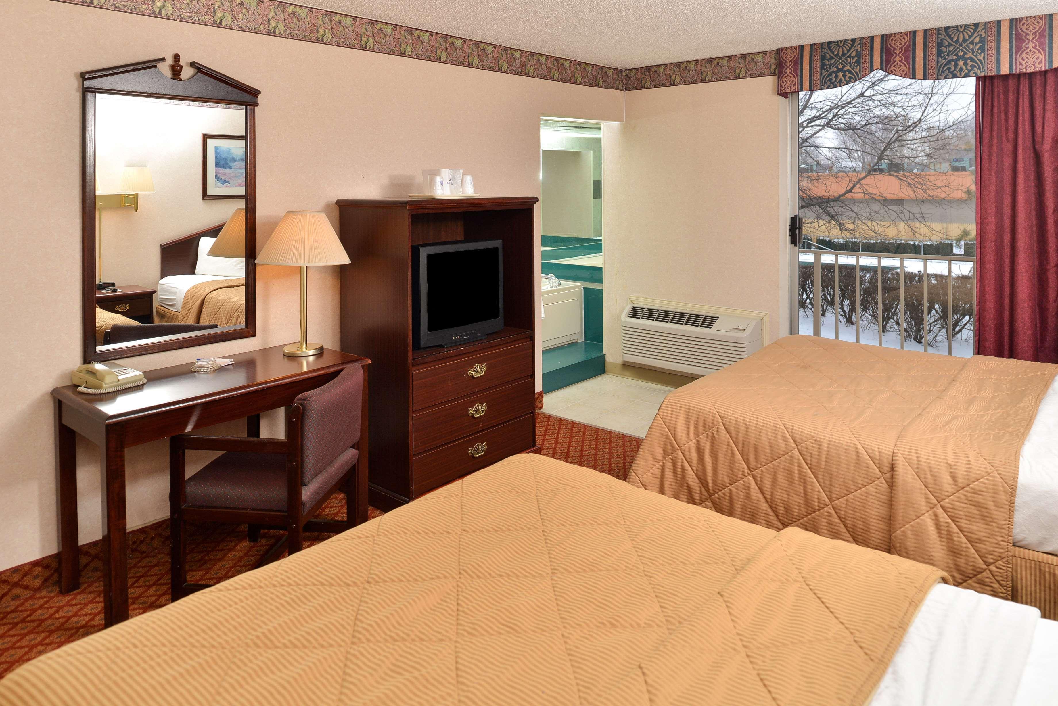 Baymont By Wyndham Northwood Motel Екстериор снимка