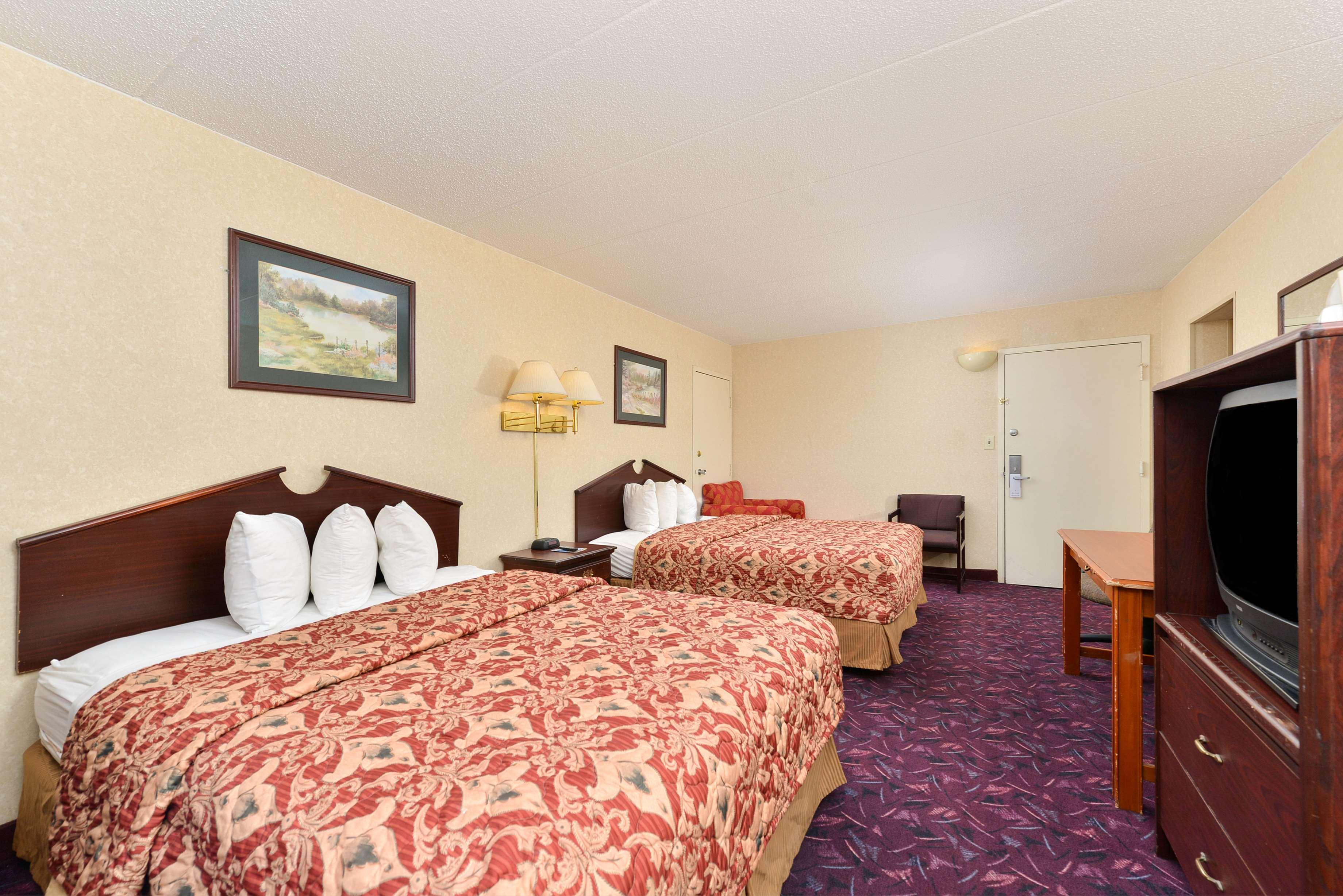 Baymont By Wyndham Northwood Motel Екстериор снимка