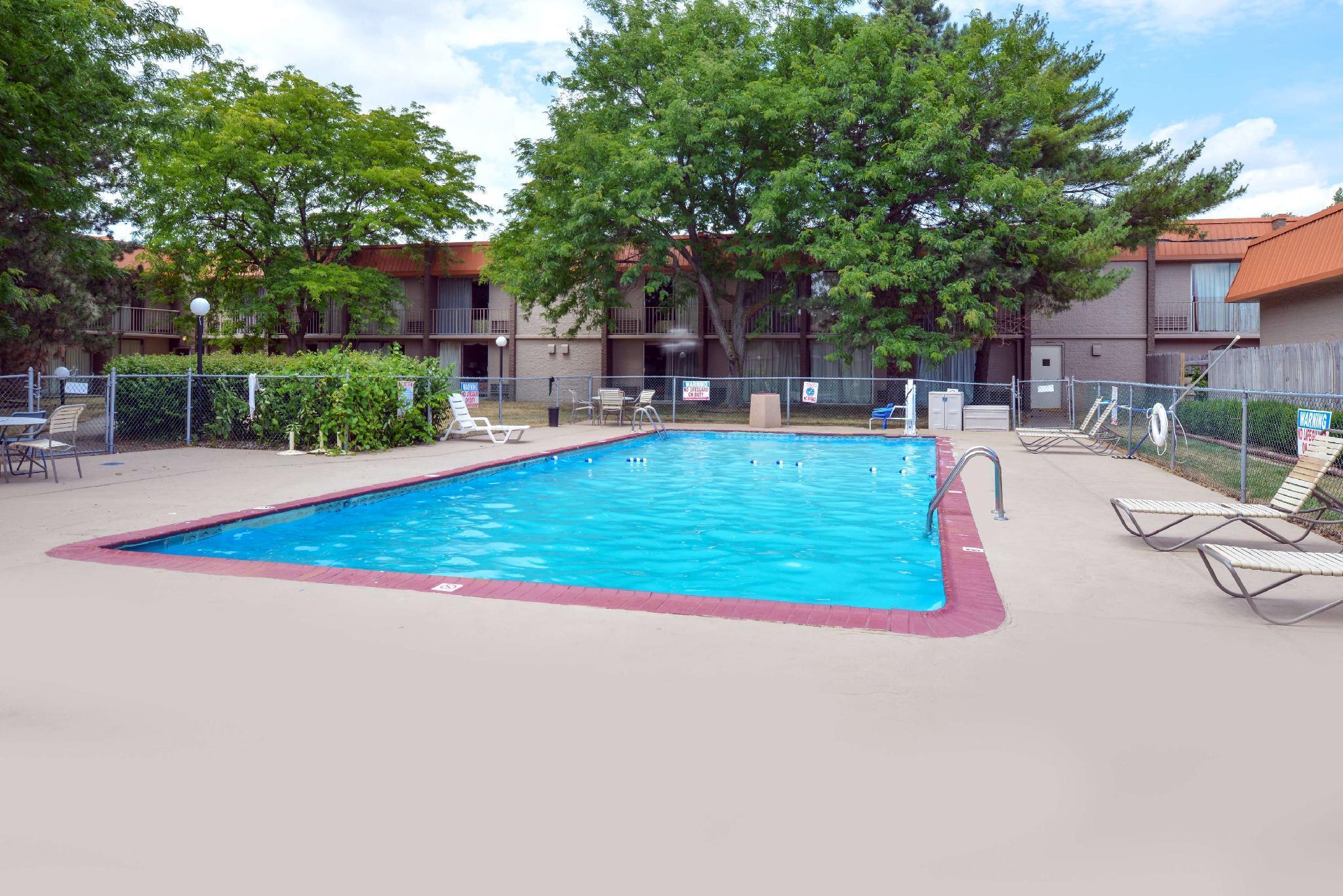 Baymont By Wyndham Northwood Motel Екстериор снимка