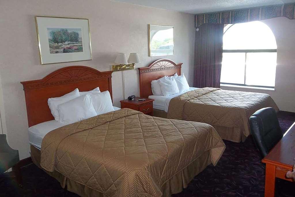 Baymont By Wyndham Northwood Motel Стая снимка