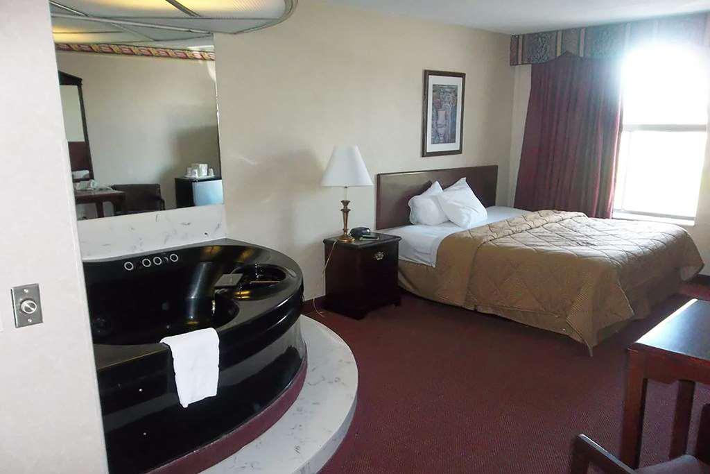 Baymont By Wyndham Northwood Motel Стая снимка
