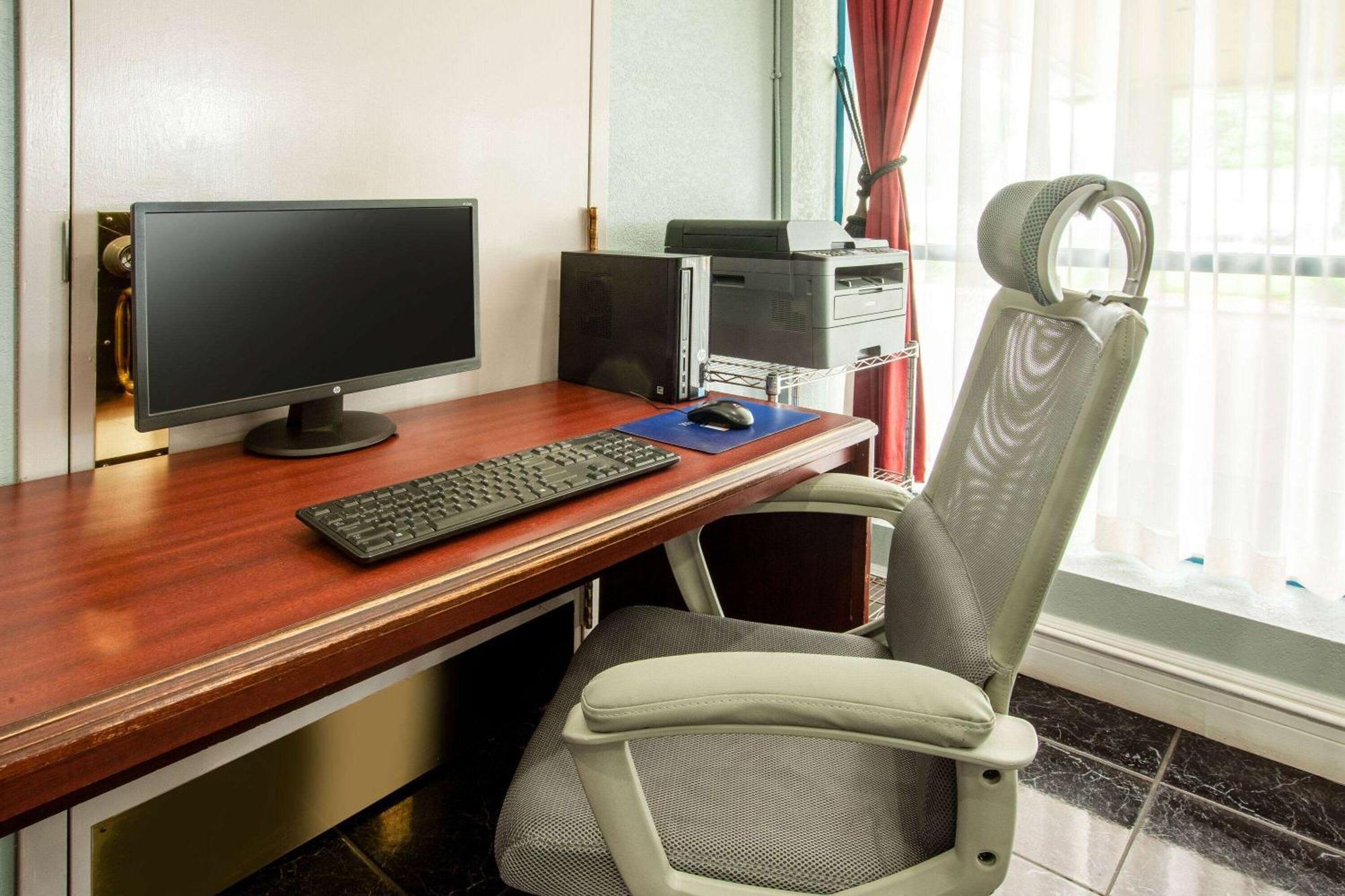 Baymont By Wyndham Northwood Motel Екстериор снимка