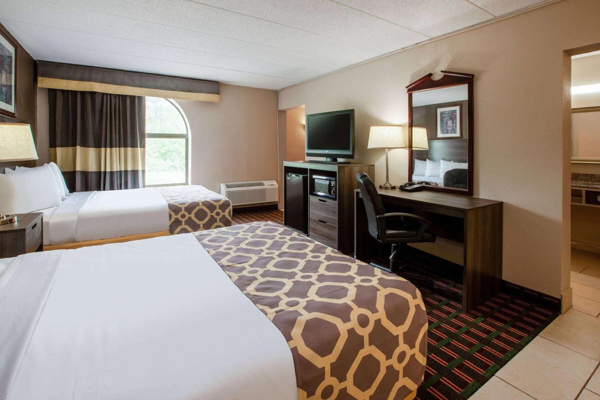 Baymont By Wyndham Northwood Motel Екстериор снимка