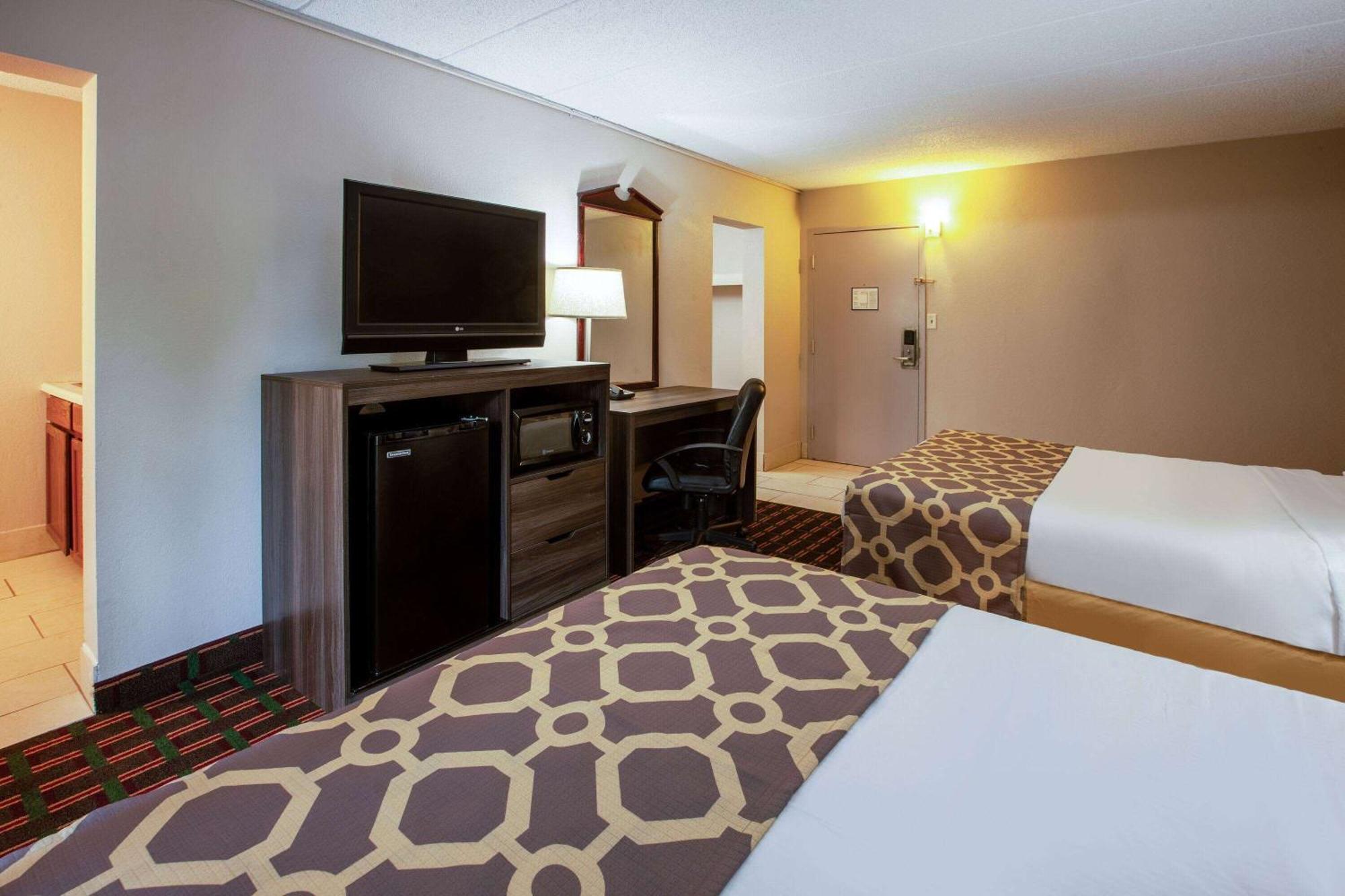 Baymont By Wyndham Northwood Motel Екстериор снимка