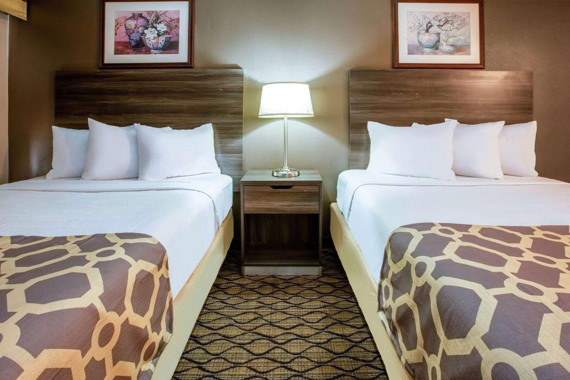 Baymont By Wyndham Northwood Motel Екстериор снимка