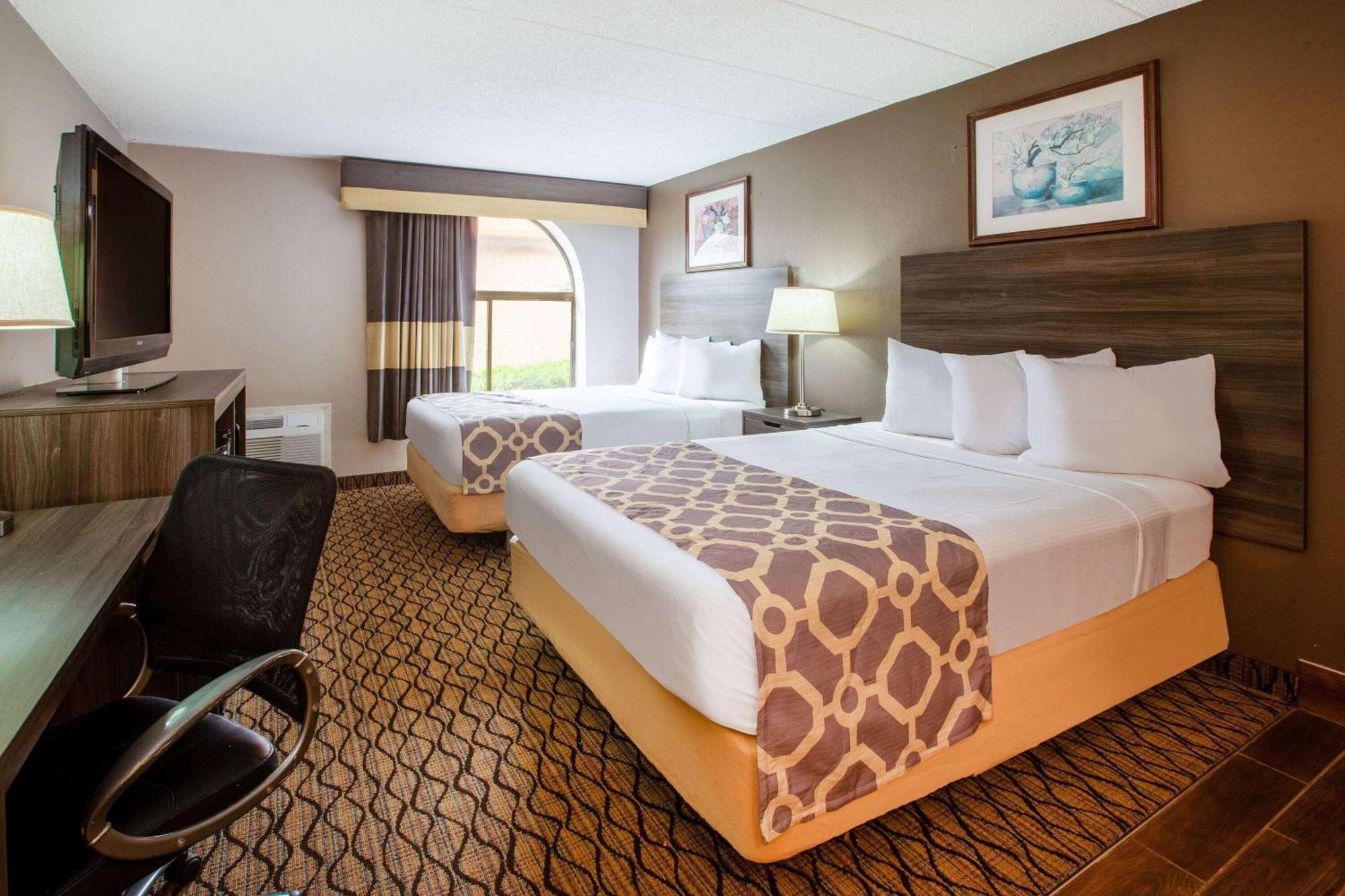Baymont By Wyndham Northwood Motel Екстериор снимка