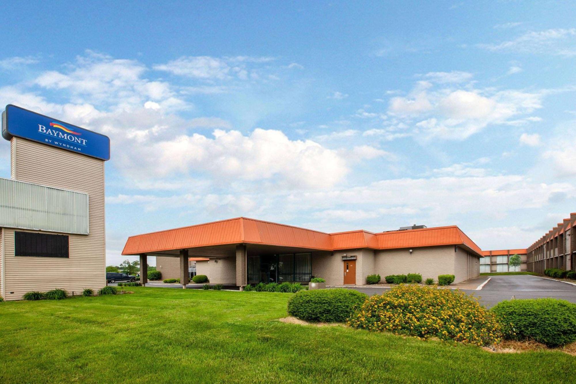 Baymont By Wyndham Northwood Motel Екстериор снимка