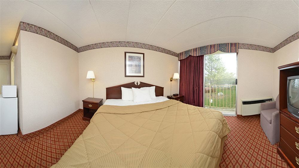 Baymont By Wyndham Northwood Motel Екстериор снимка